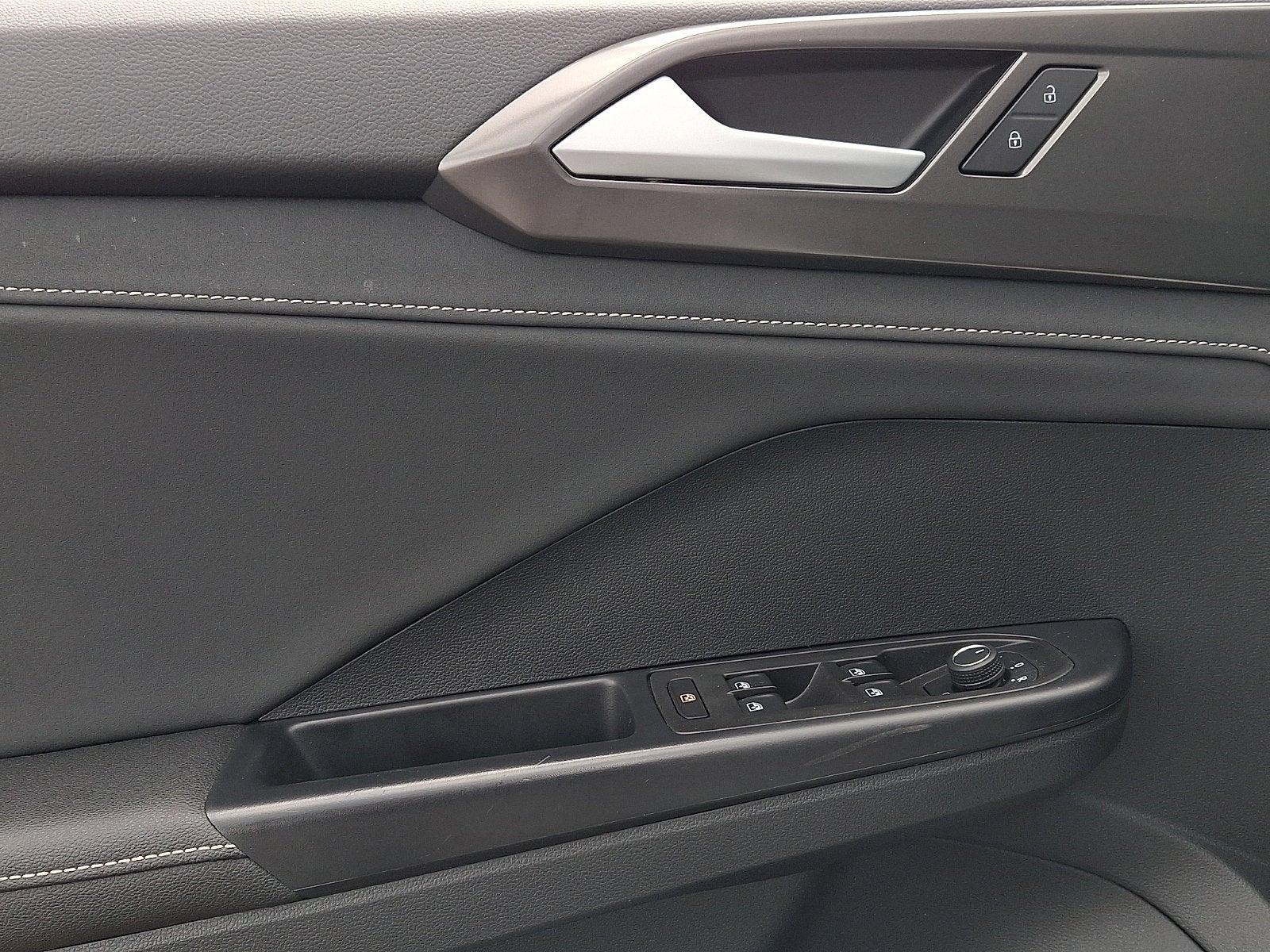 2025 Volkswagen Taos SE Black