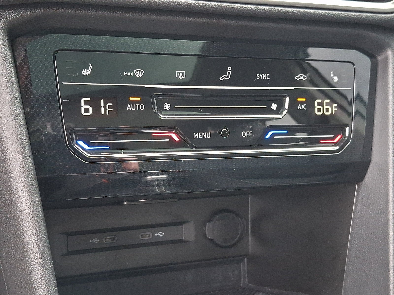 2025 Volkswagen Taos SE Black