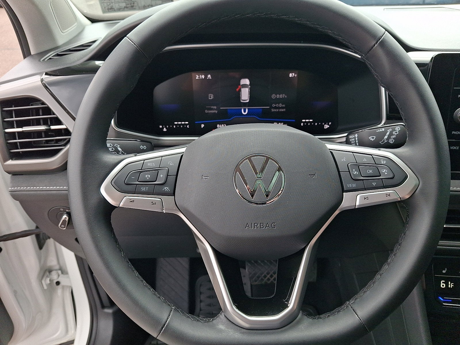2025 Volkswagen Taos SE Black