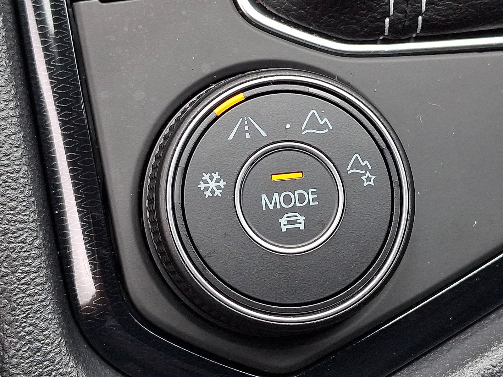 2025 Volkswagen Taos SE Black