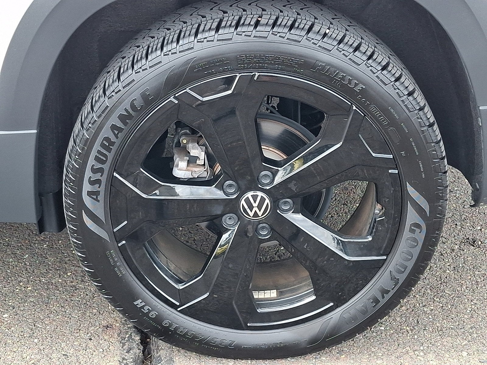 2025 Volkswagen Taos SE Black