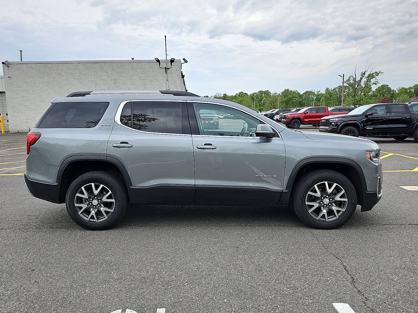 2023 GMC Acadia SLE