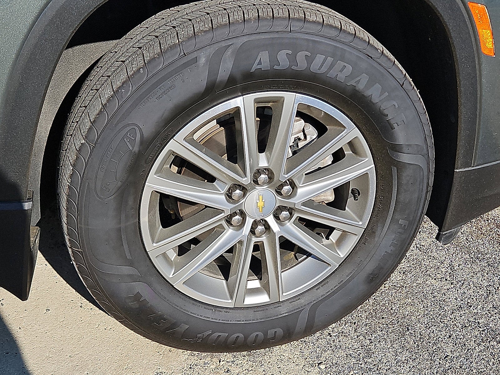 2023 Chevrolet Traverse LT Leather