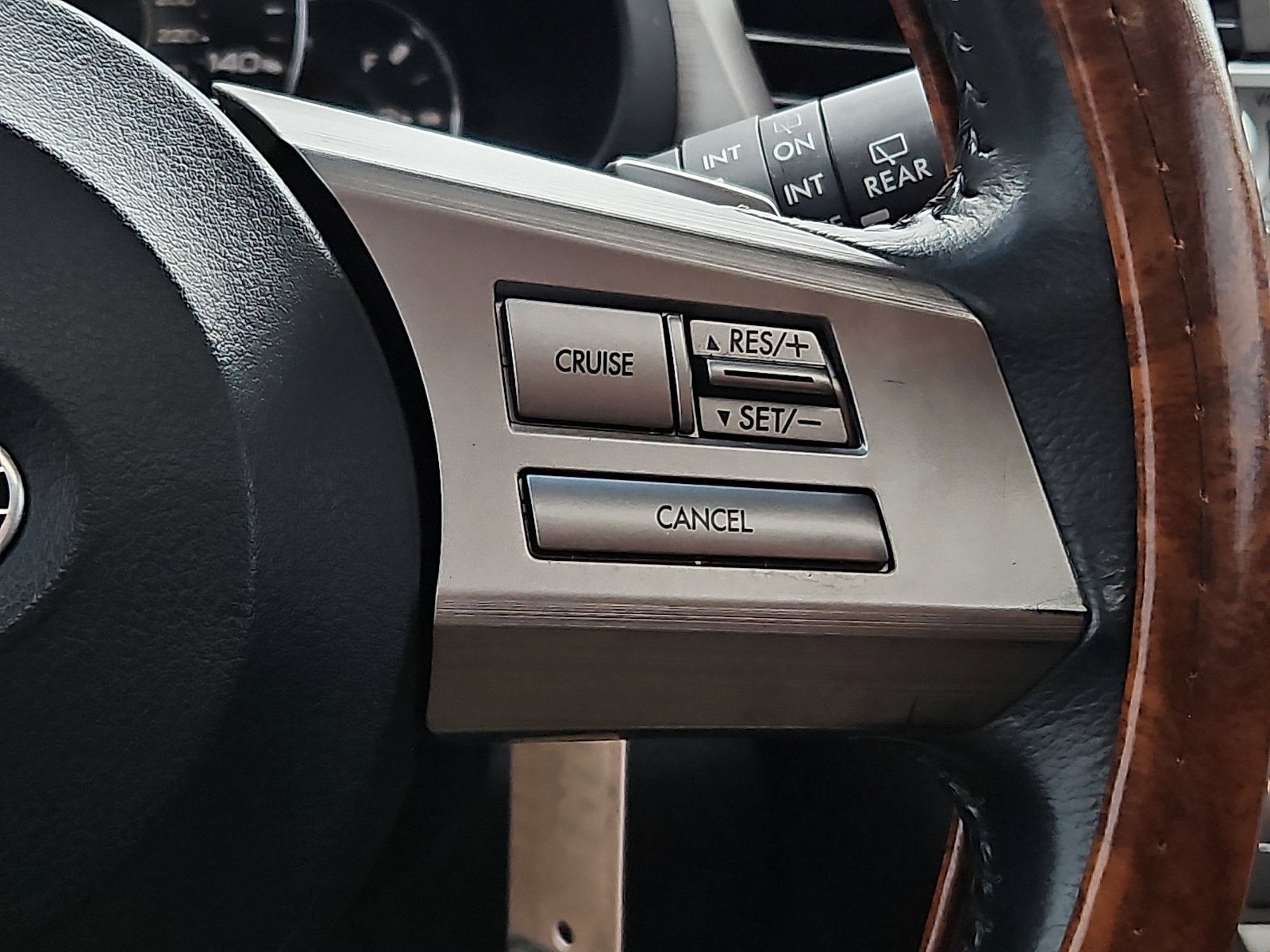 2011 Subaru Outback 2.5i Limited Pwr Moon