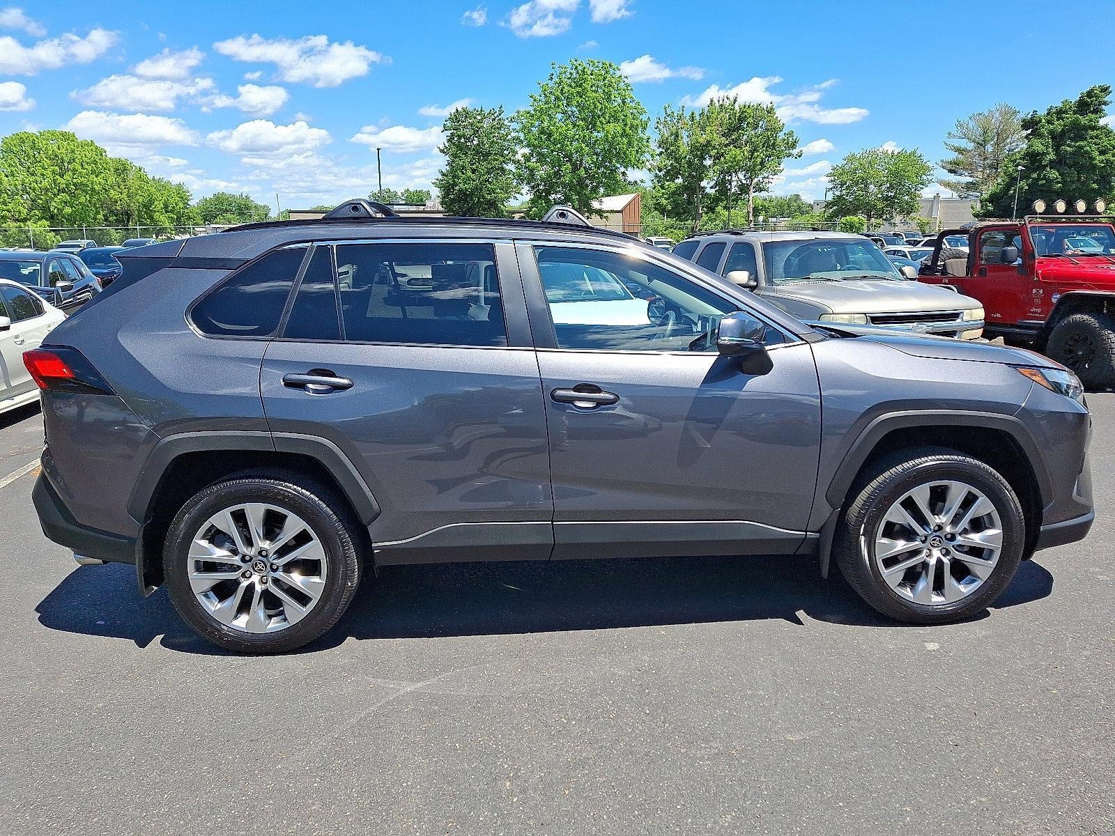 2025 Toyota RAV4 XLE Premium AWD (Natl)