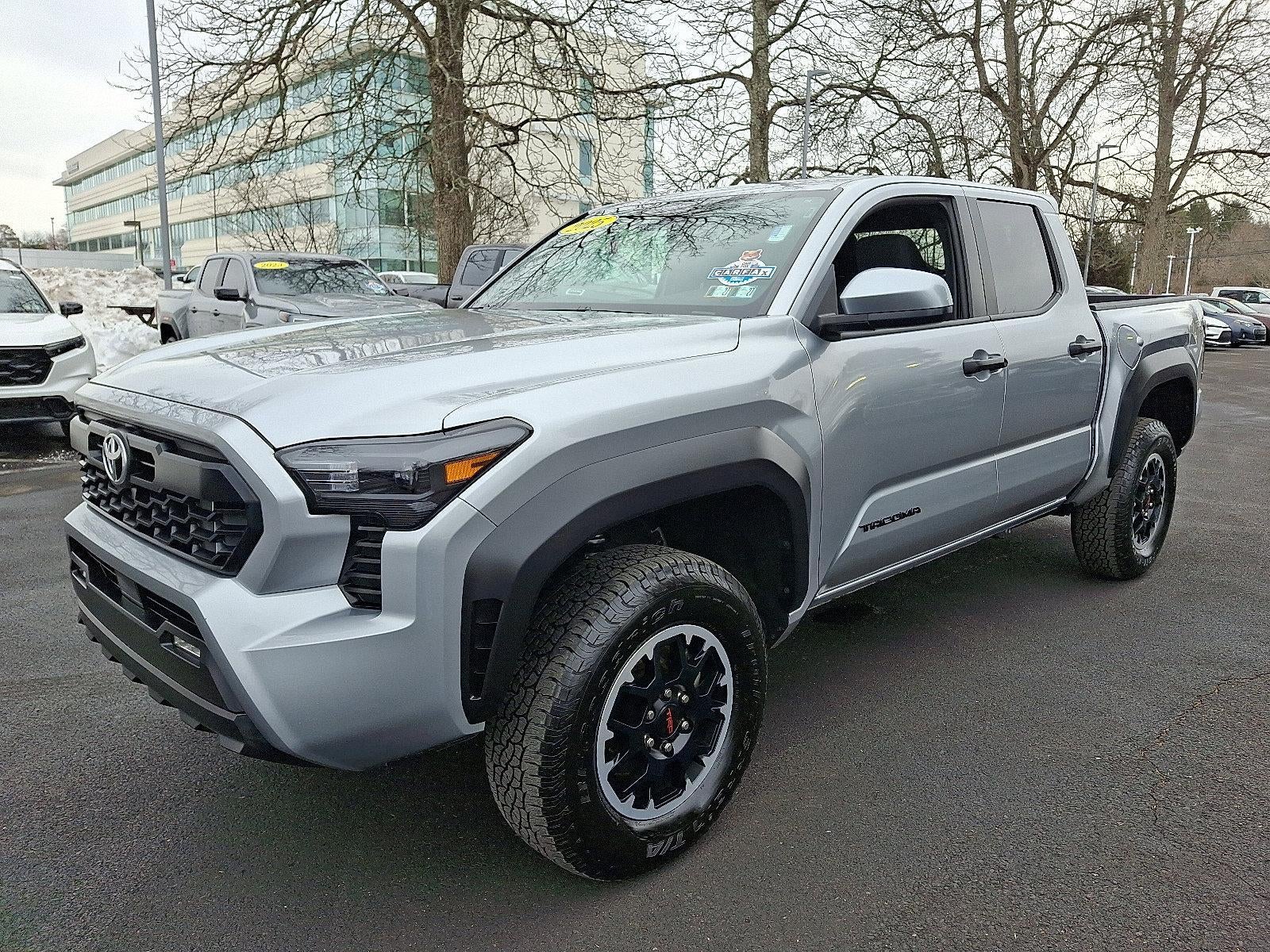 2025 Toyota Tacoma 4WD 4WD SR Double Cab 5' Bed MT (Natl)