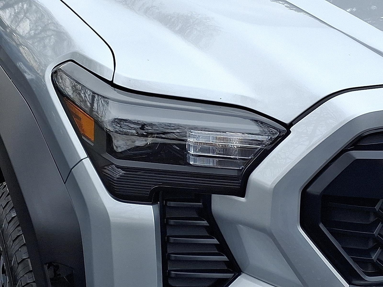 2025 Toyota Tacoma 4WD 4WD SR Double Cab 5' Bed MT (Natl)