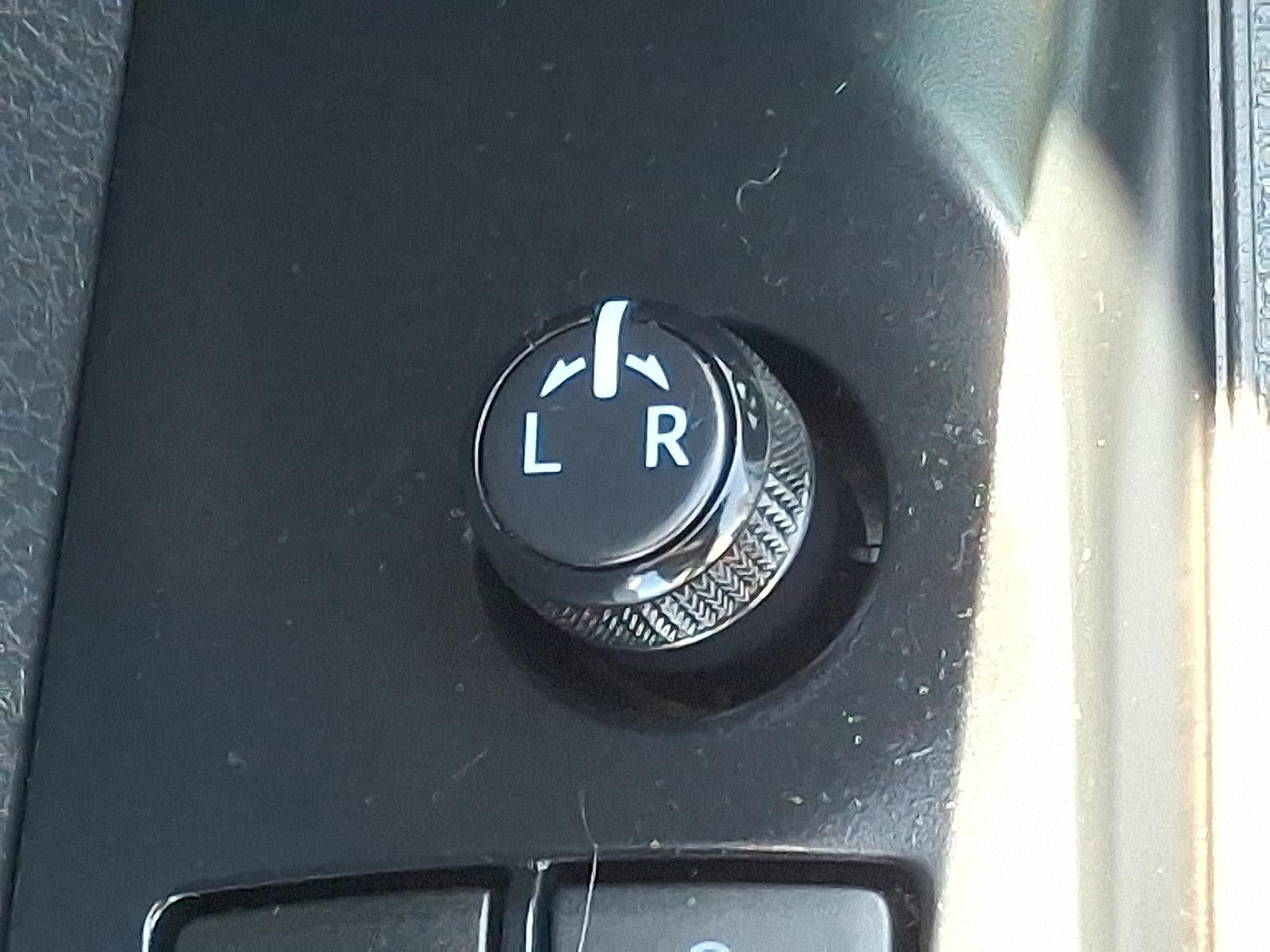 2020 Toyota Camry LE Auto (Natl)