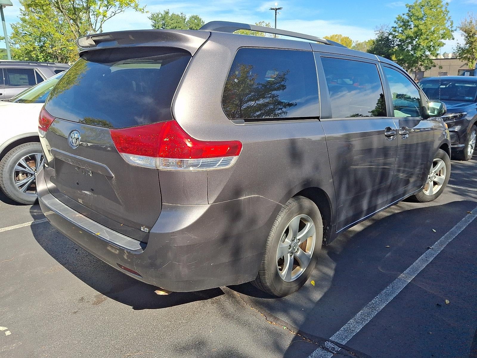 2013 Toyota Sienna 5dr 7-Pass Van V6 LE AAS FWD (Natl)