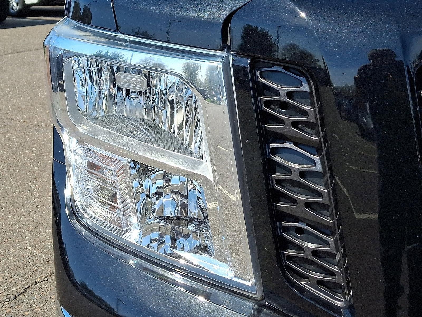 2019 Nissan Titan 4x4 Crew Cab SV