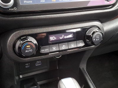 2021 Nissan Kicks SR FWD