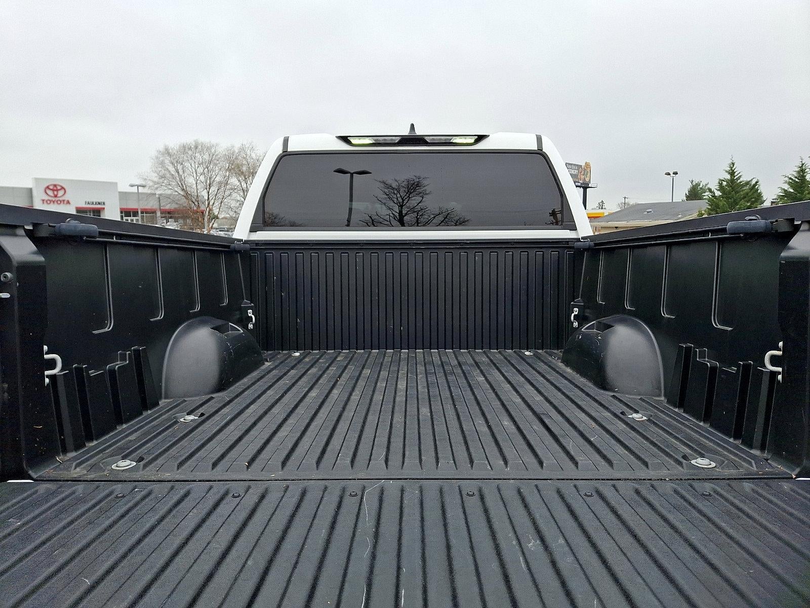 2022 Toyota Tundra 4WD 4WD SR5 CrewMax 5.5' Bed (Natl)