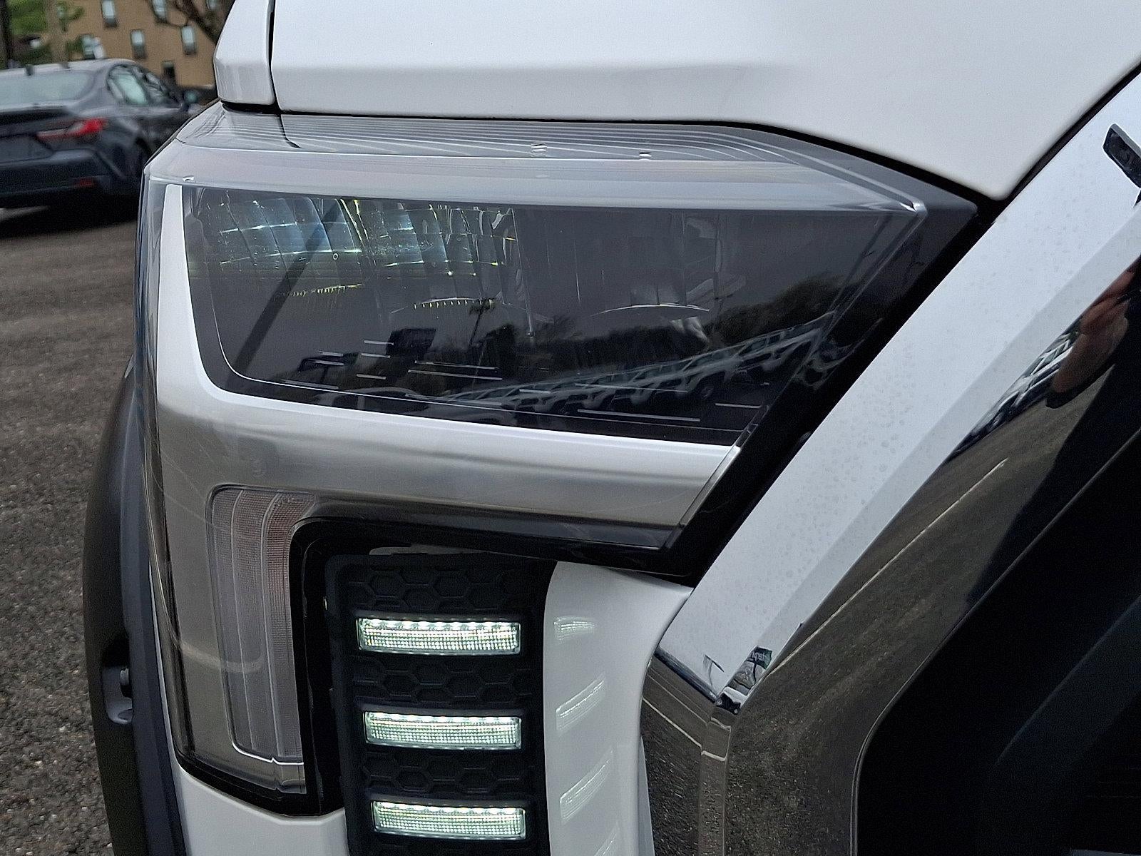 2022 Toyota Tundra 4WD 4WD SR5 CrewMax 5.5' Bed (Natl)