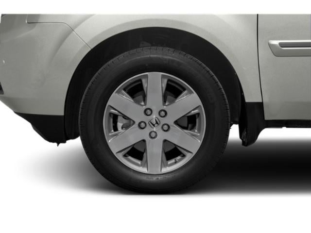 2013 Honda Pilot 4WD Touring with DVD Rear Entertainment System and Navigation