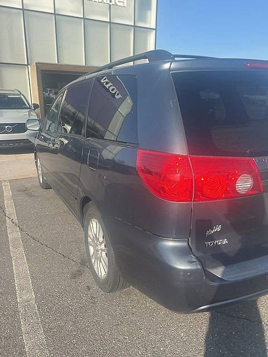 2010 Toyota Sienna 5dr 7-Pass Van XLE FWD (Natl)