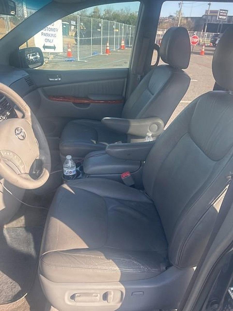 2010 Toyota Sienna 5dr 7-Pass Van XLE FWD (Natl)