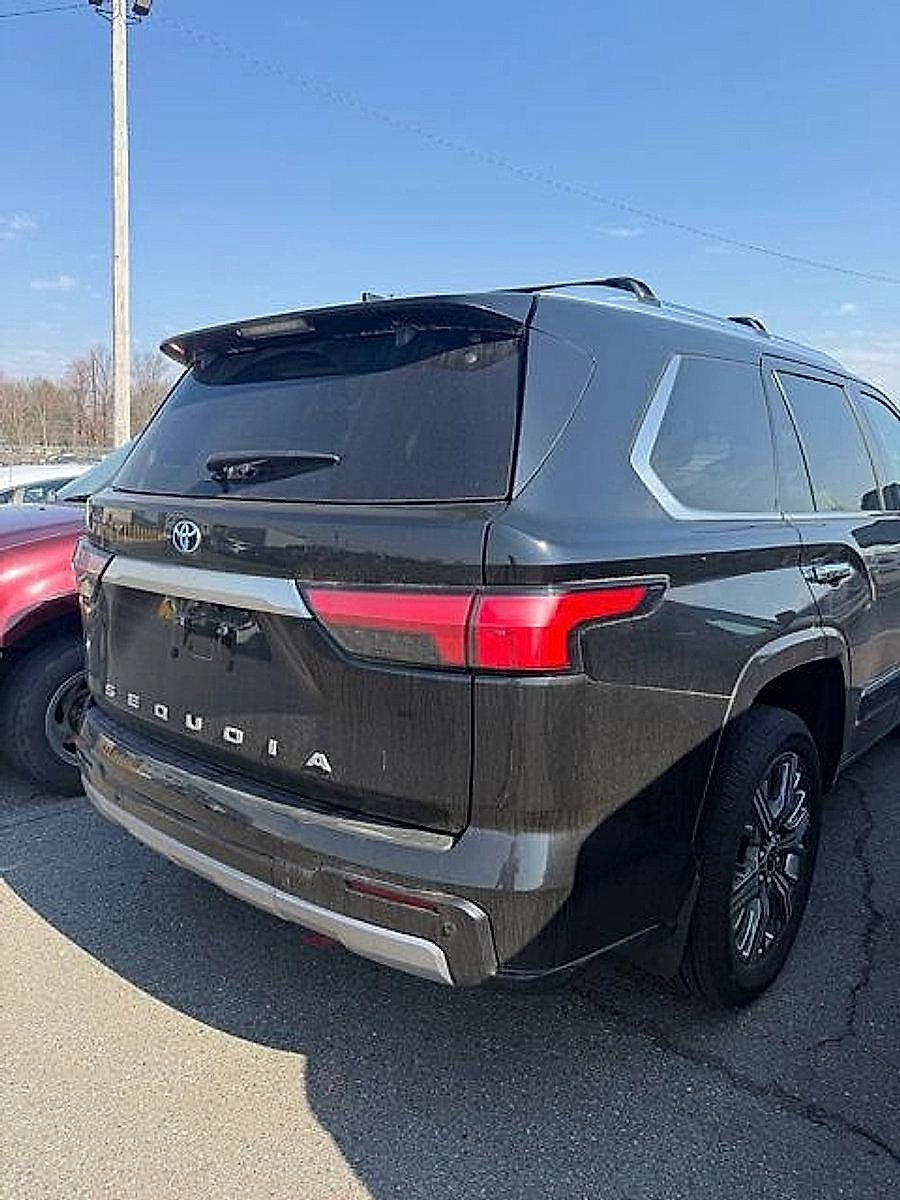 2024 Toyota Sequoia SR5 4WD (SE)