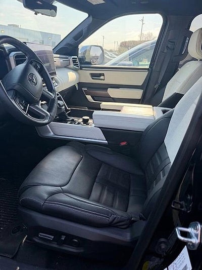 2024 Toyota Sequoia SR5 4WD (SE)