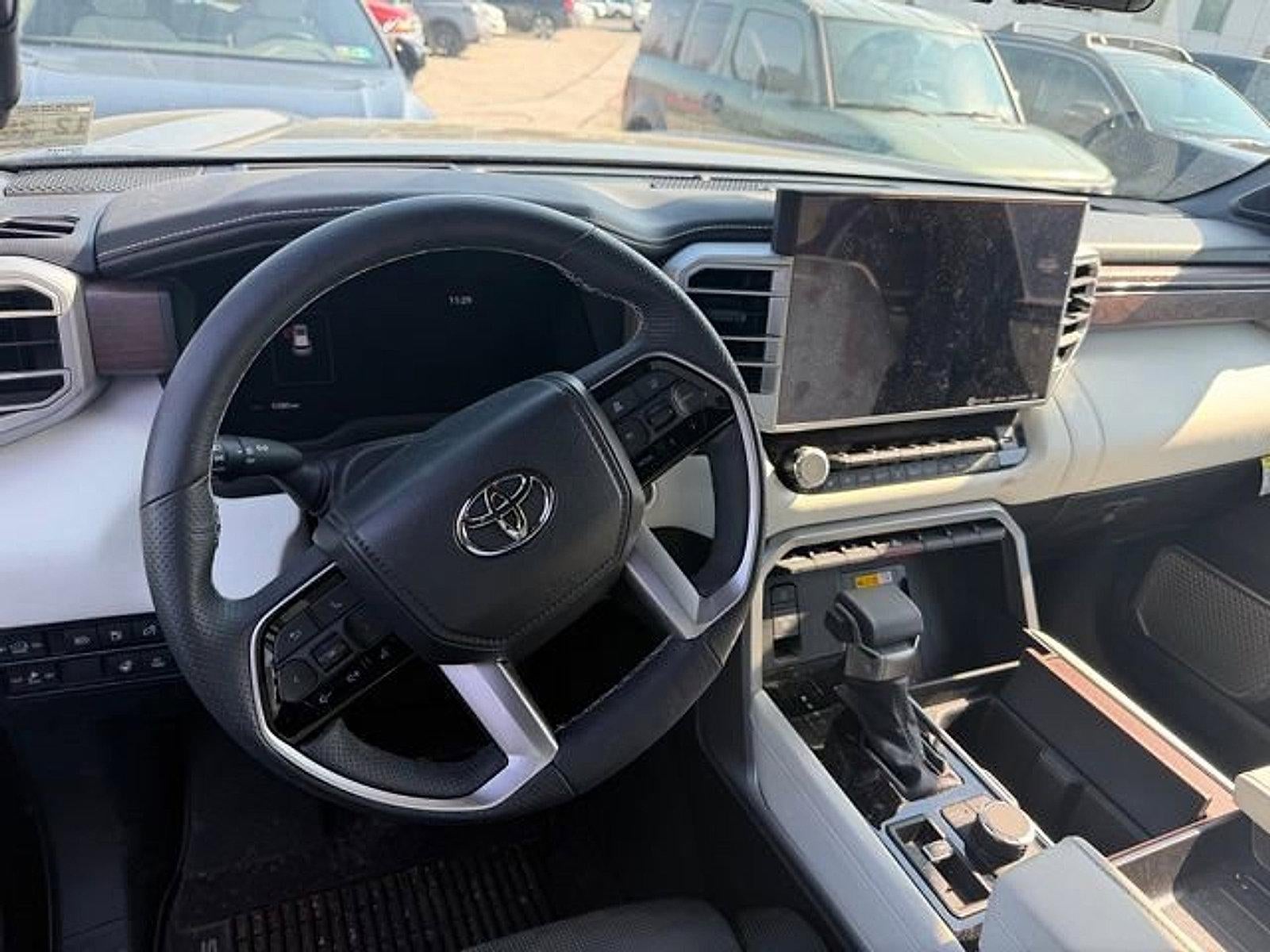 2024 Toyota Sequoia SR5 4WD (SE)