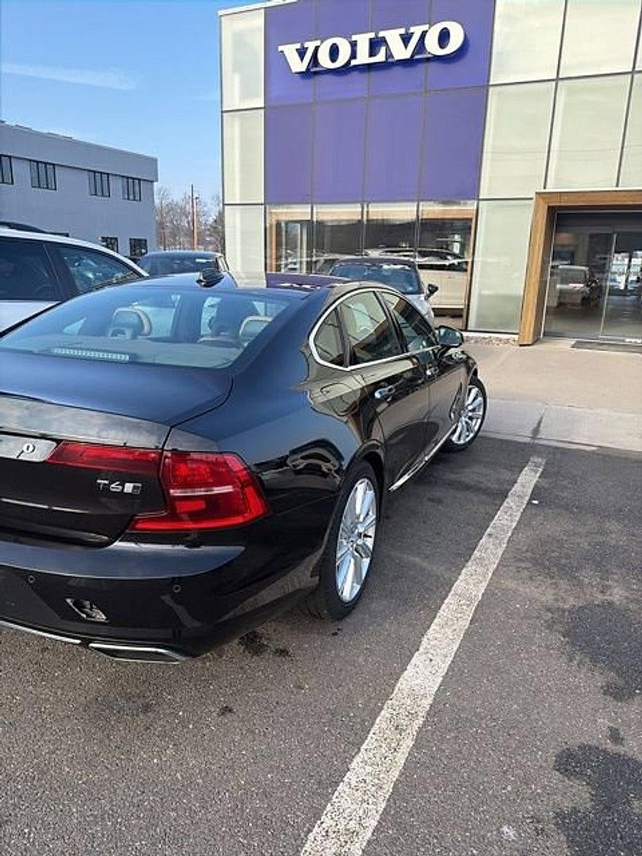 2017 Volvo S90 T6 AWD Inscription