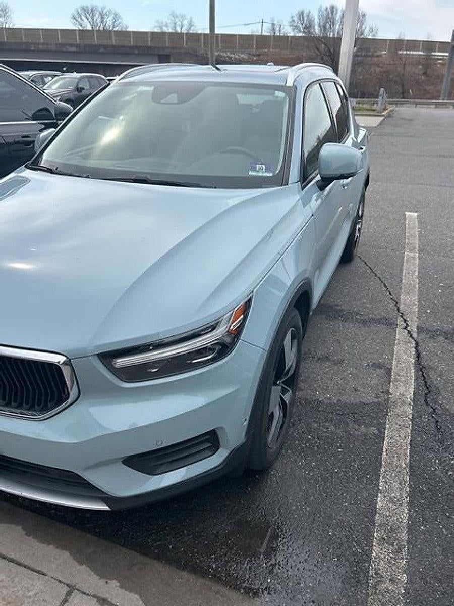 2019 Volvo XC40 T5 AWD Momentum