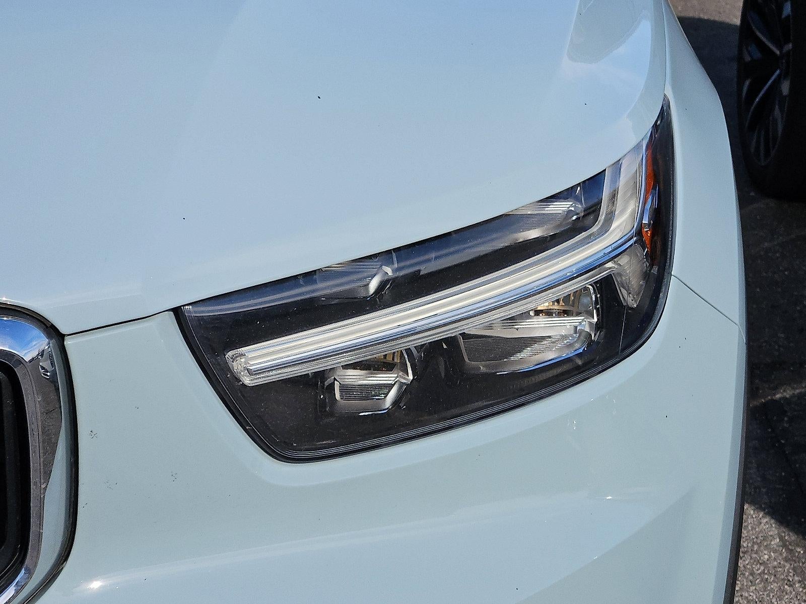 2019 Volvo XC40 T5 AWD Momentum