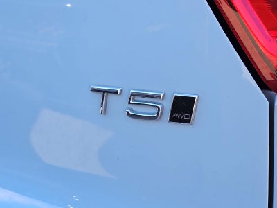 2019 Volvo XC40 T5 AWD Momentum