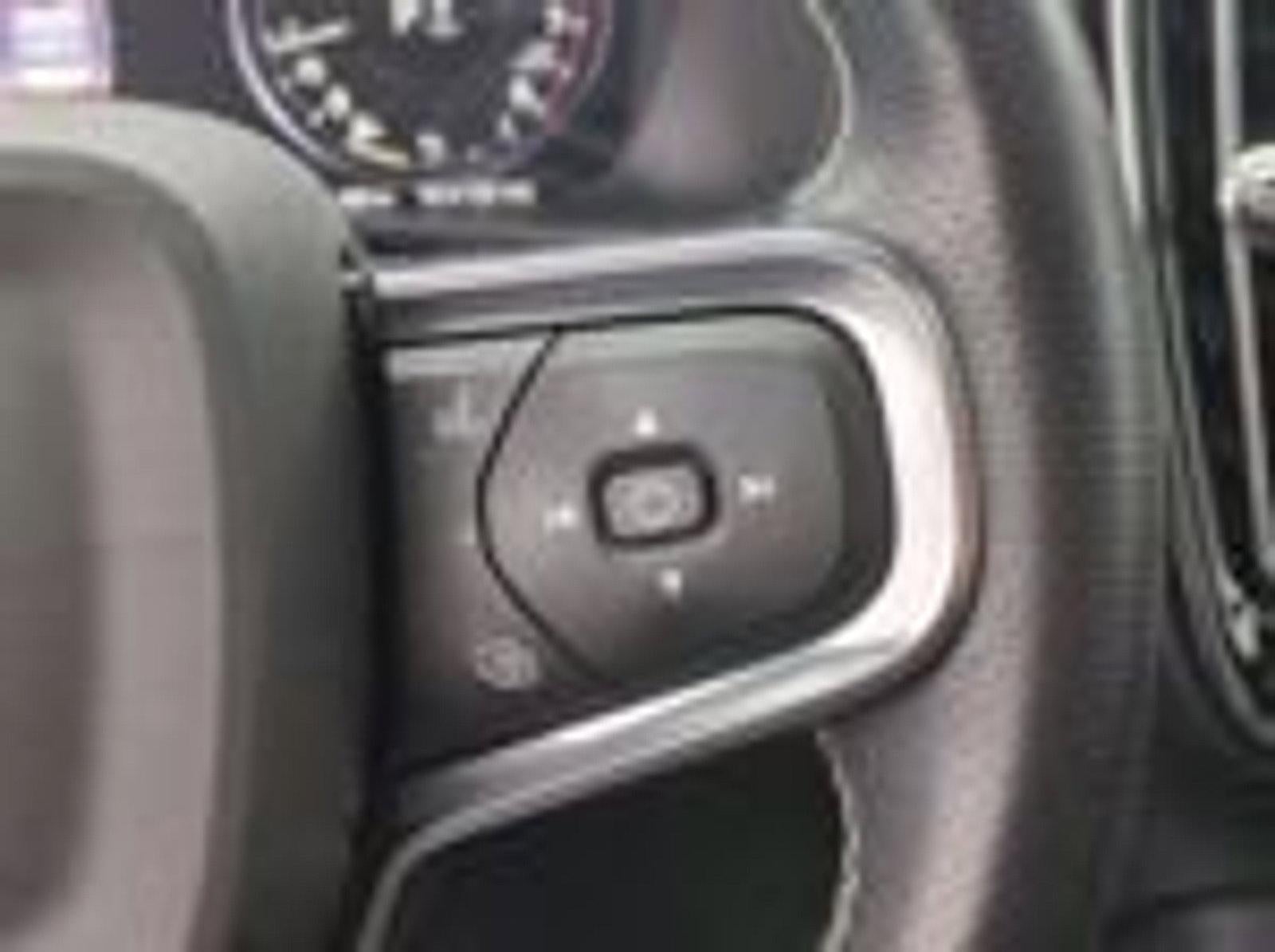 2021 Volvo XC40 T5 AWD R-Design