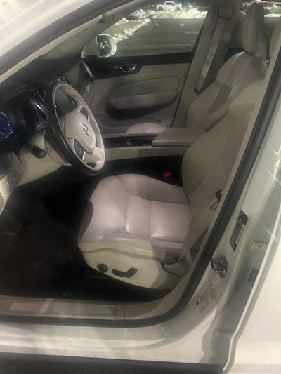 2020 Volvo XC60 T6 AWD Momentum