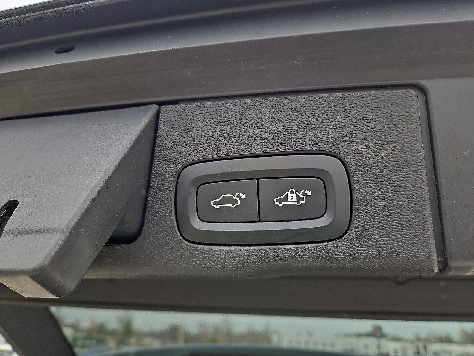 2020 Volvo XC60 T6 AWD Momentum