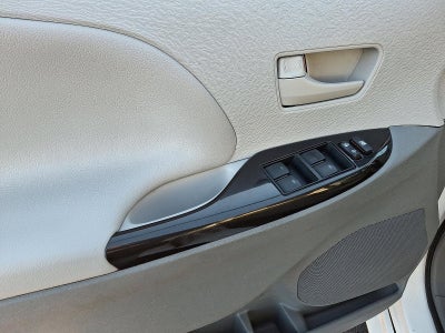 2012 Toyota Sienna 5dr 7-Pass Van V6 LE AAS FWD (Natl)