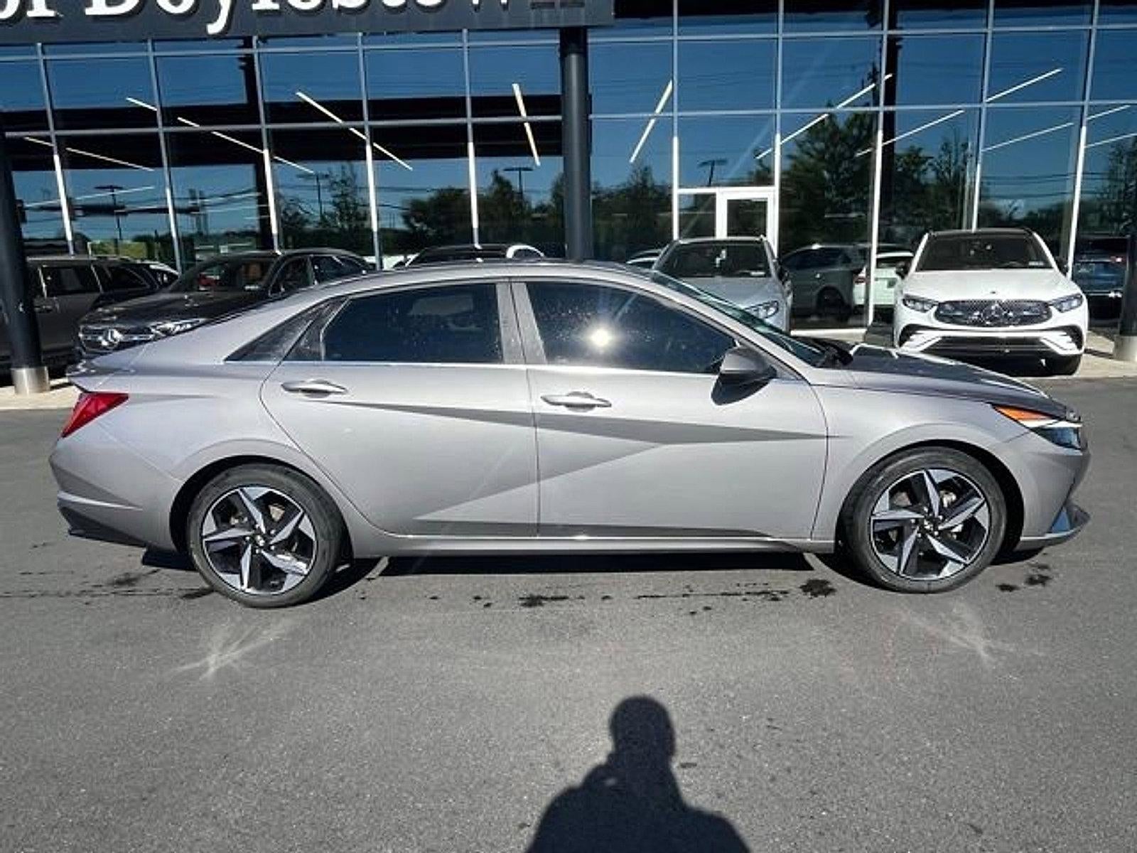 2023 Hyundai ELANTRA Limited IVT