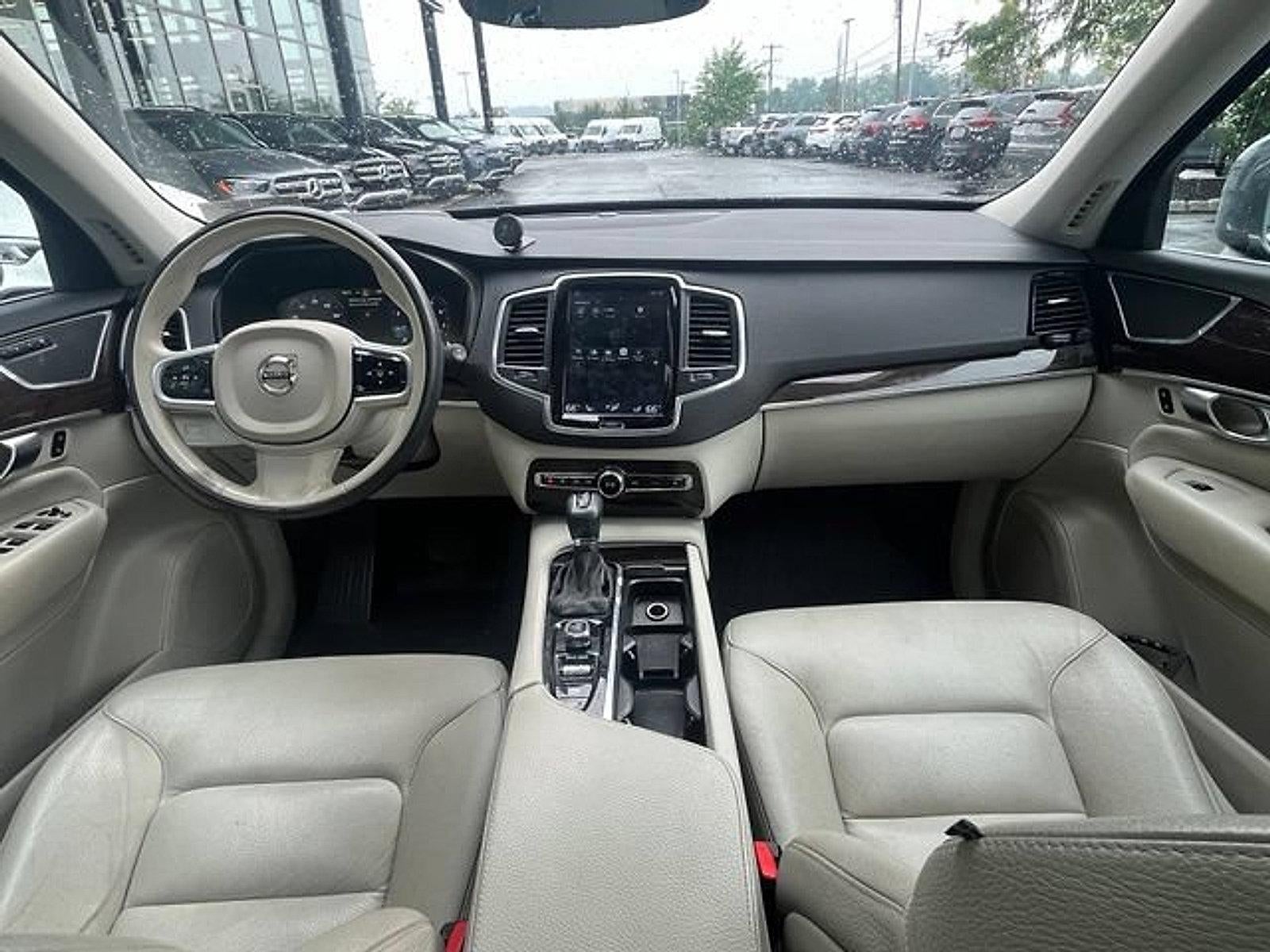 2019 Volvo XC90 T6 AWD Momentum