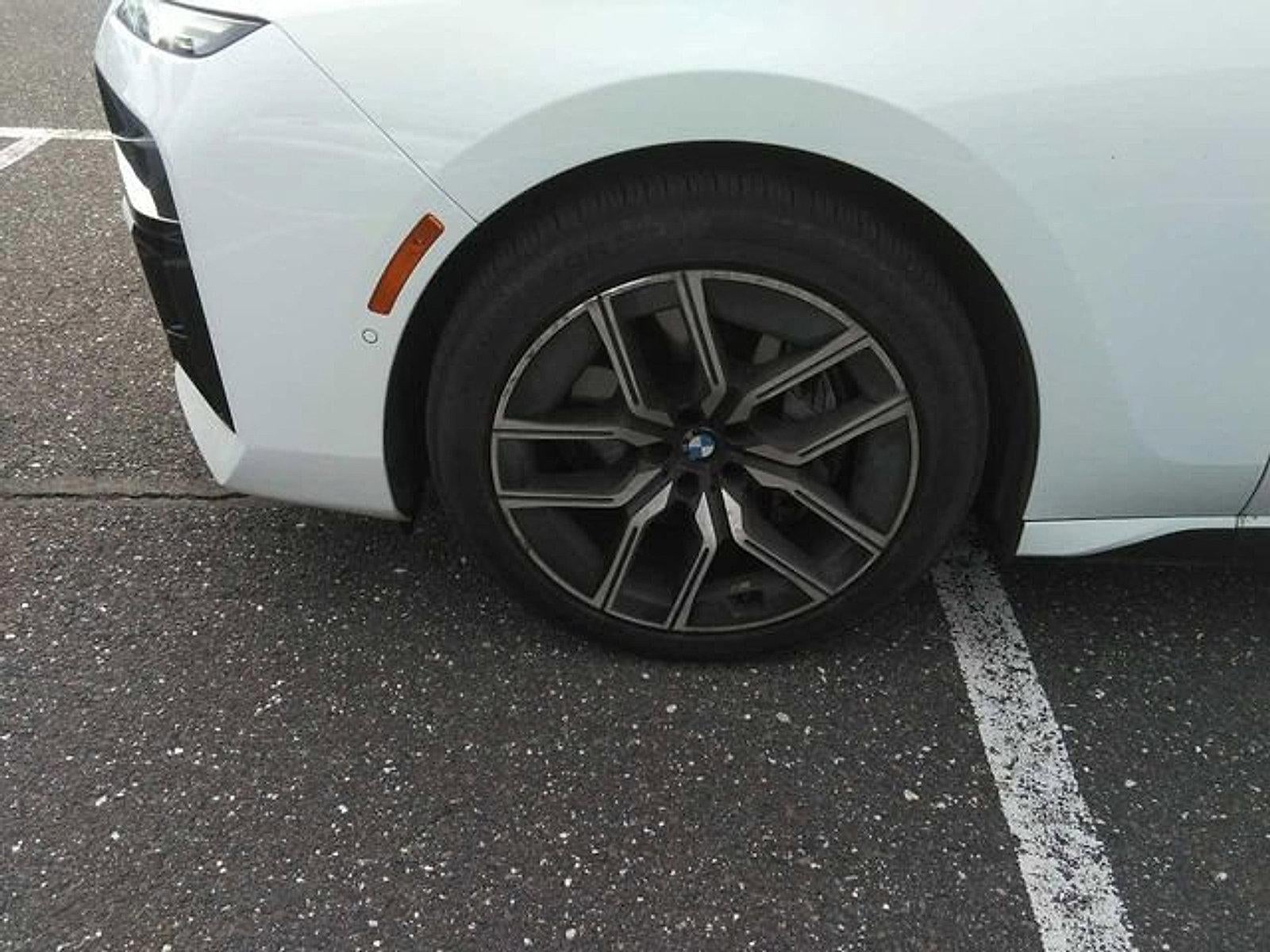 2025 BMW 740i xDrive Sedan