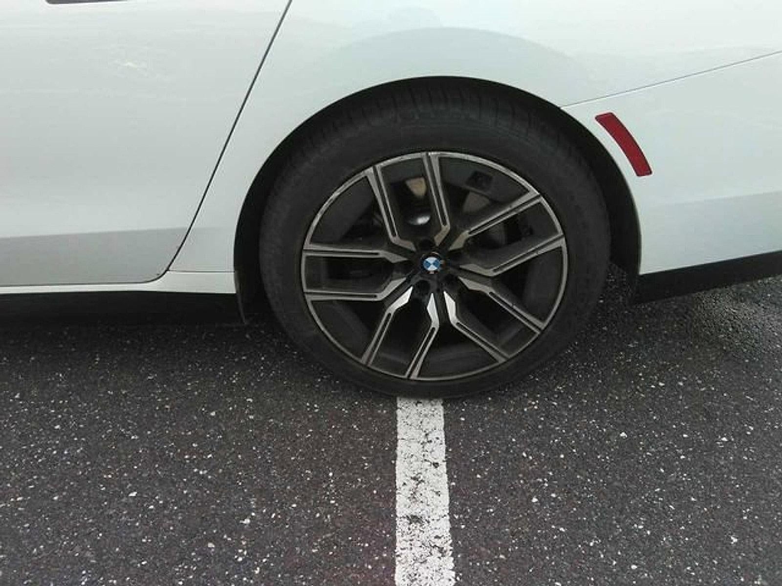 2025 BMW 740i xDrive Sedan