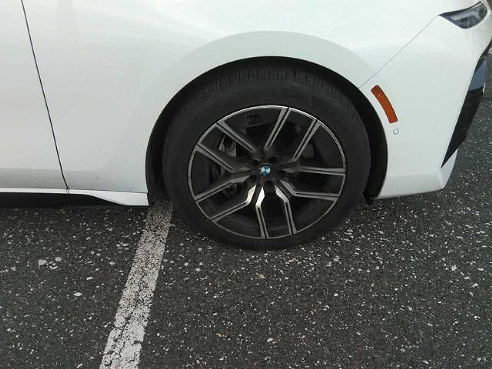 2025 BMW 740i xDrive Sedan