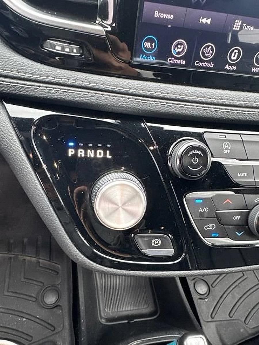 2020 Chrysler Pacifica Limited FWD