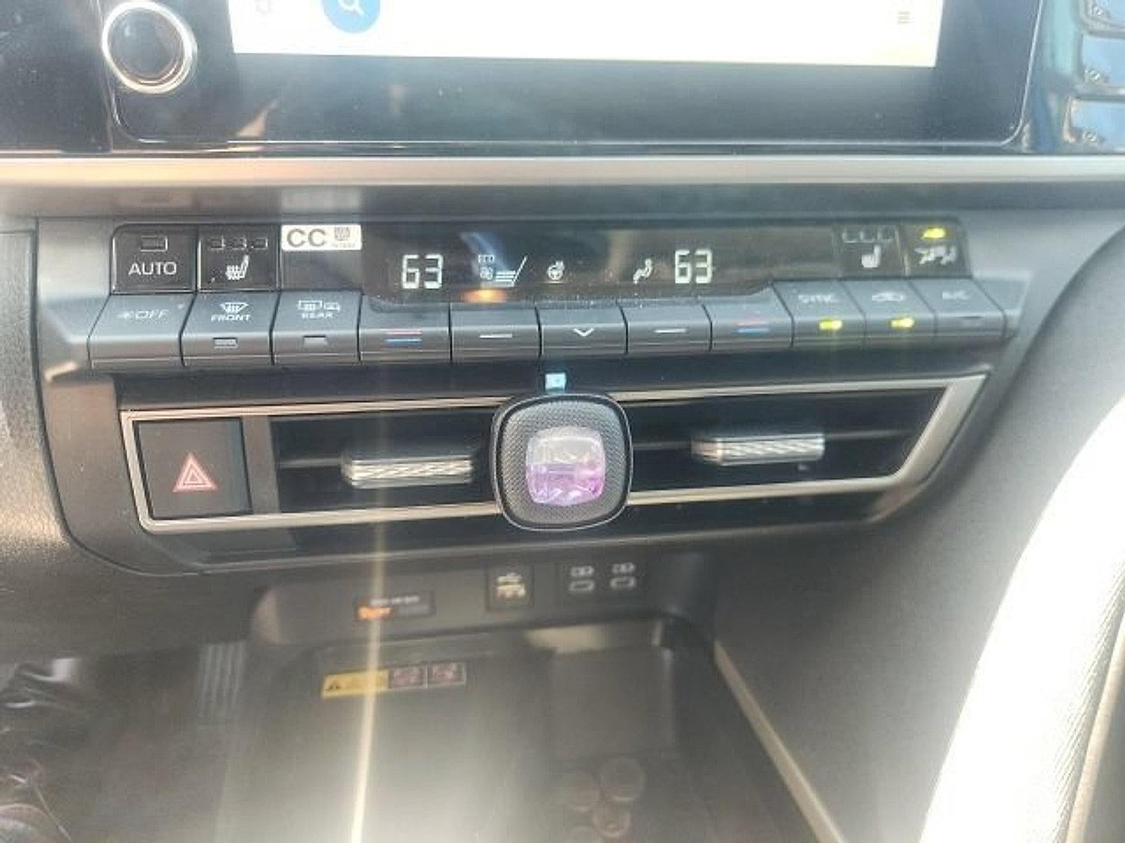 2025 Toyota Camry LE (SE)