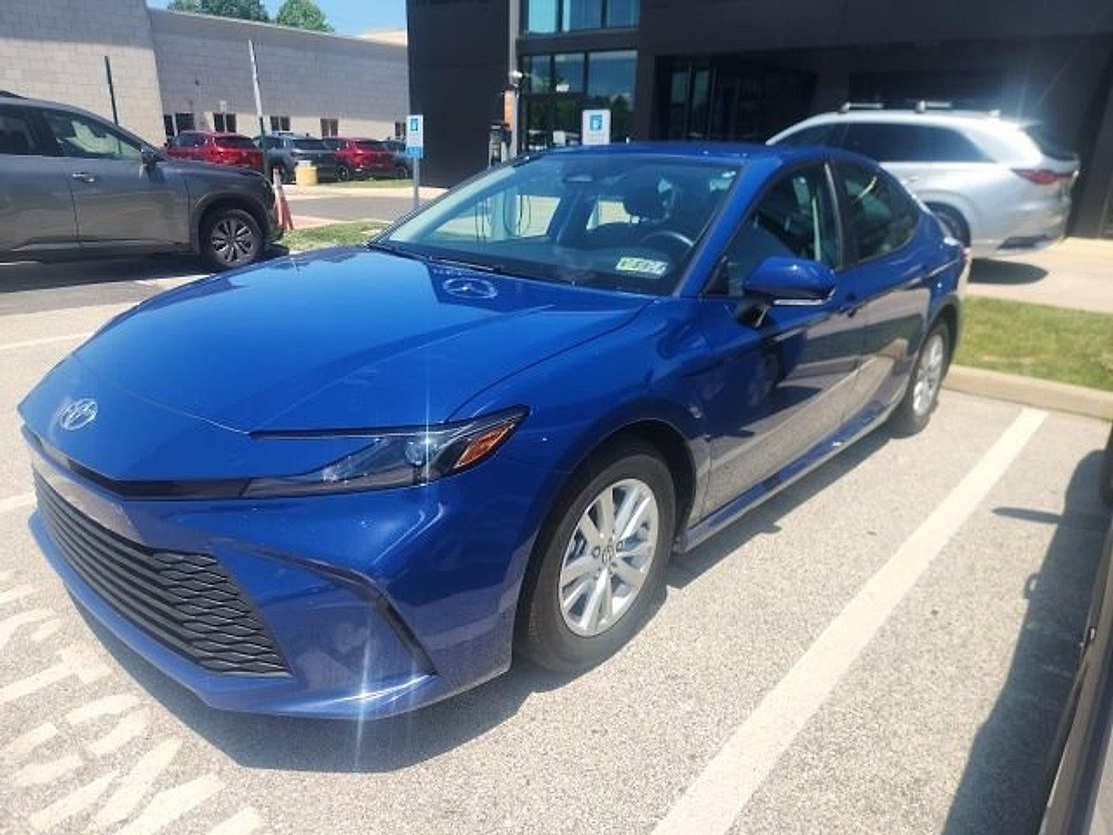 2025 Toyota Camry LE (SE)