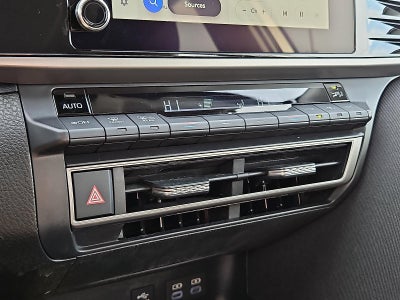 2025 Toyota Camry LE AWD (Natl)