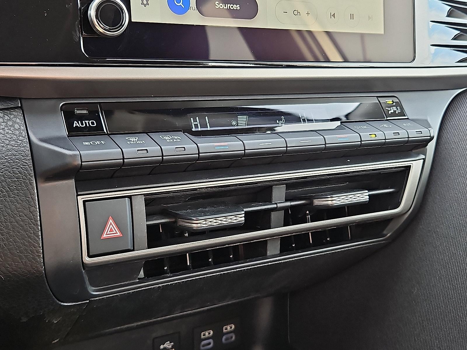 2025 Toyota Camry LE AWD (Natl)