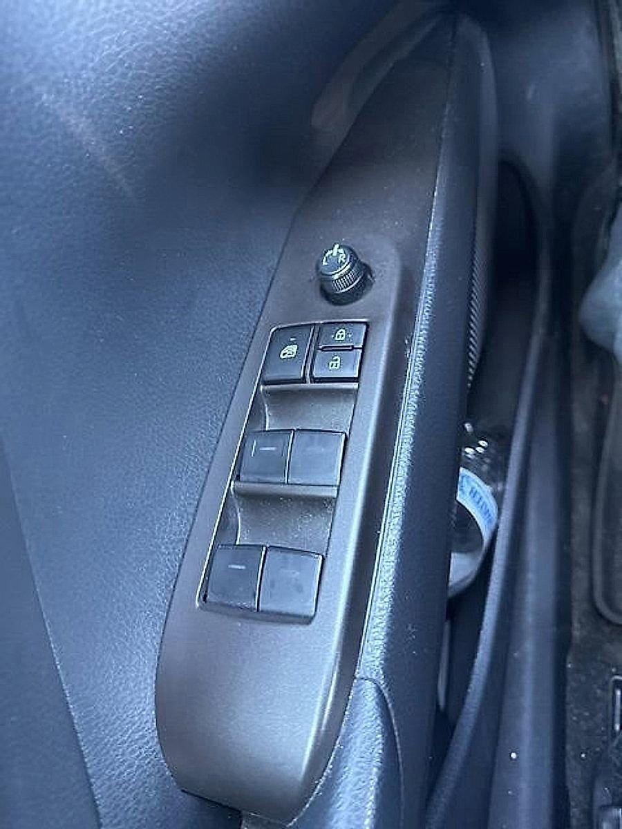 2023 Toyota Camry LE Auto (SE)