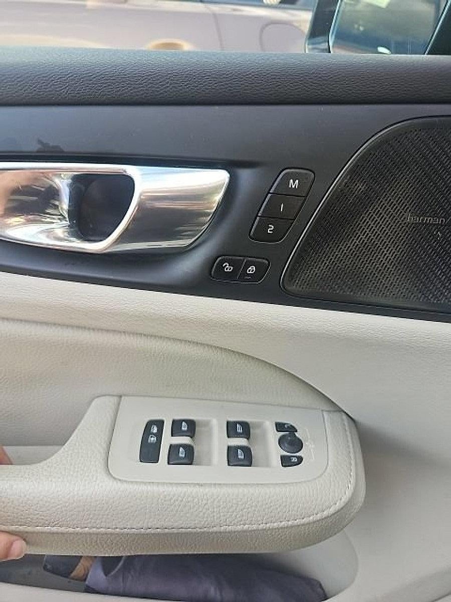 2020 Volvo S60 T6 AWD Momentum