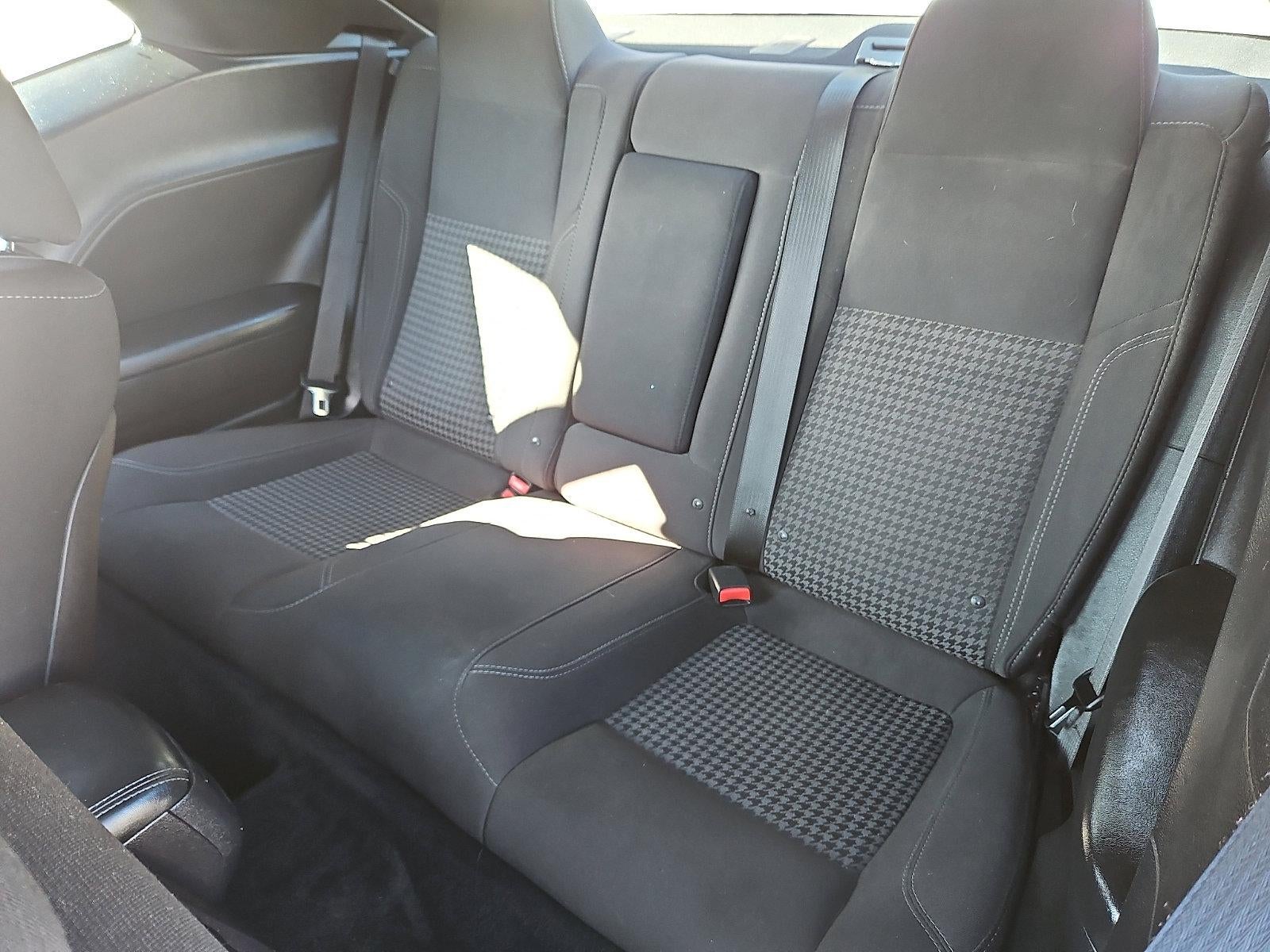 2016 Dodge Challenger 2dr Cpe SXT