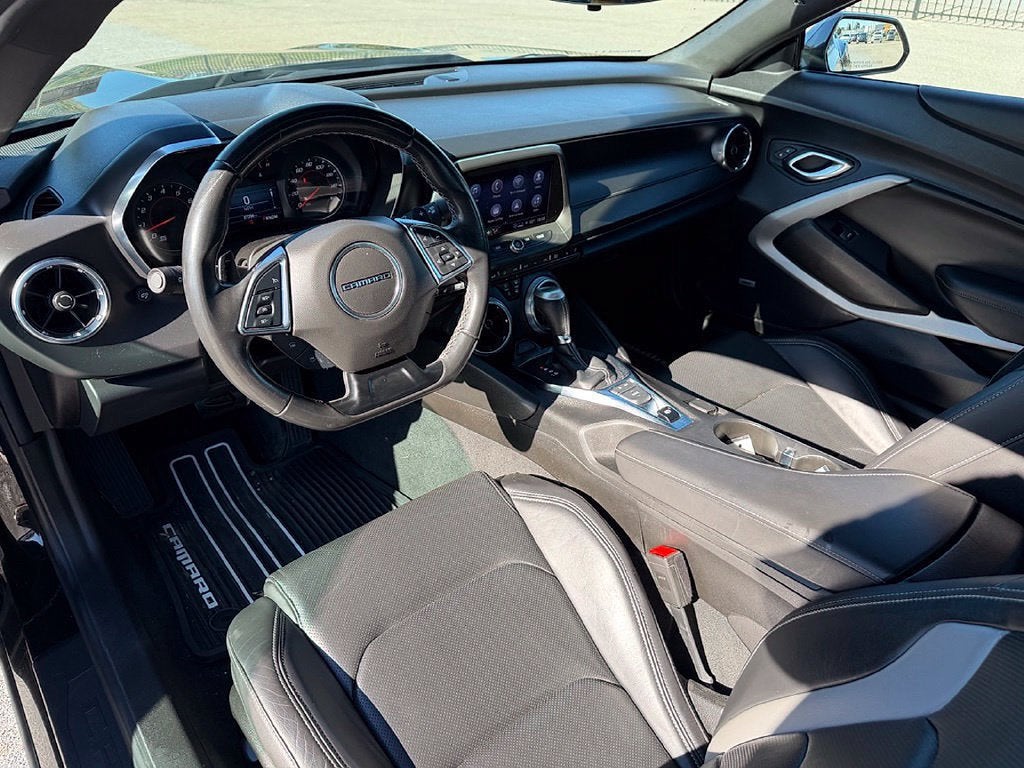 2023 Chevrolet Camaro 2dr Coupe 2LT