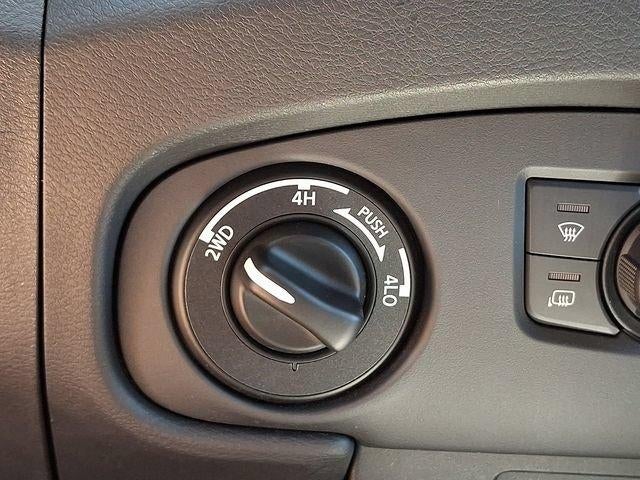 2024 Nissan Frontier Crew Cab 4x4 SV