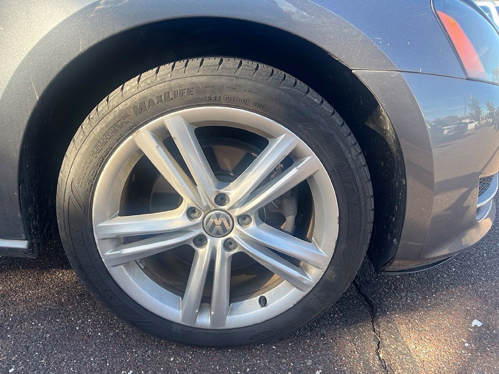2014 Volkswagen Passat 4dr Sdn 1.8T Auto SE PZEV