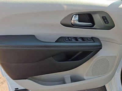 2023 Chrysler Pacifica Touring L FWD