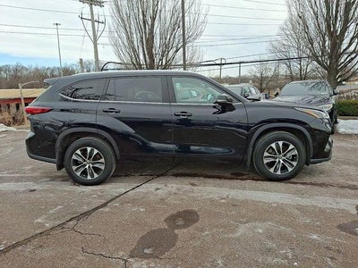 2022 Toyota Highlander XLE AWD (Natl)