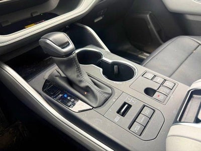 2025 Toyota Highlander XLE AWD (Natl)